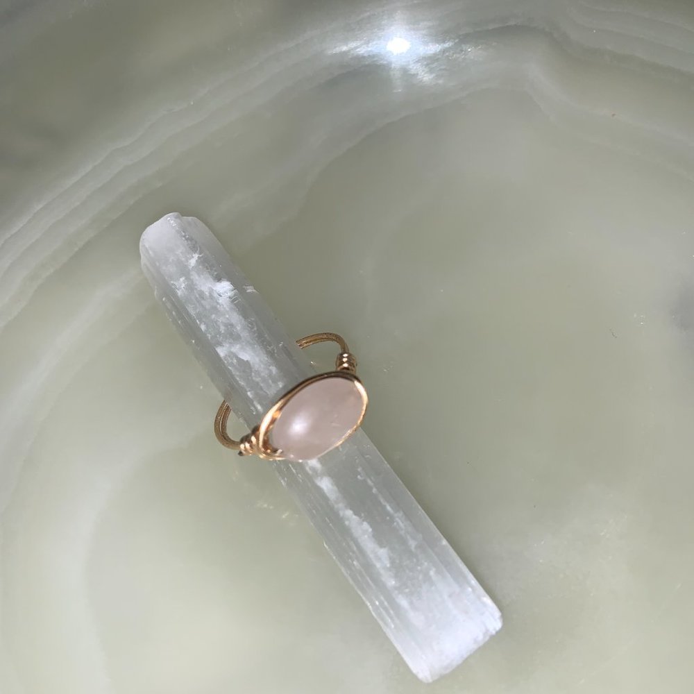 Gold rose quartz ring